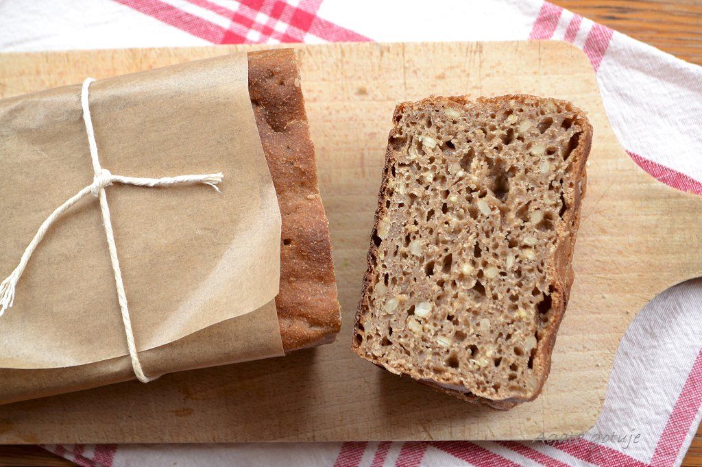 razowy z maslanka i slonecznikiem