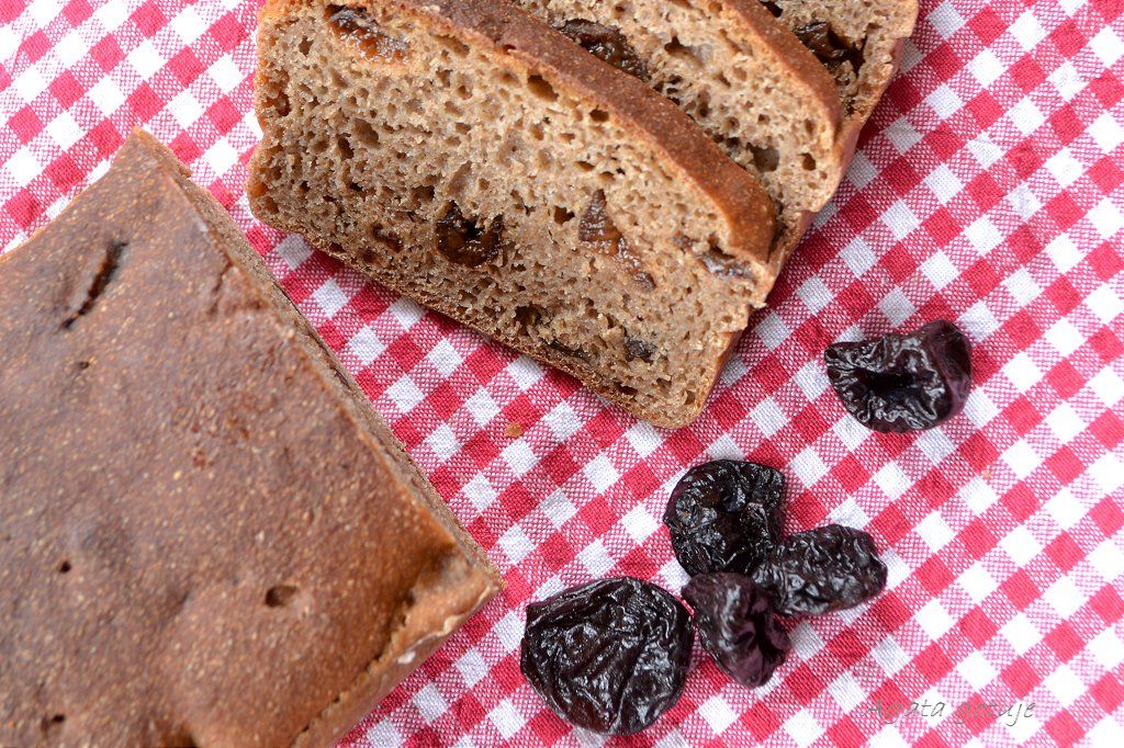 razowiec ze sliwkami