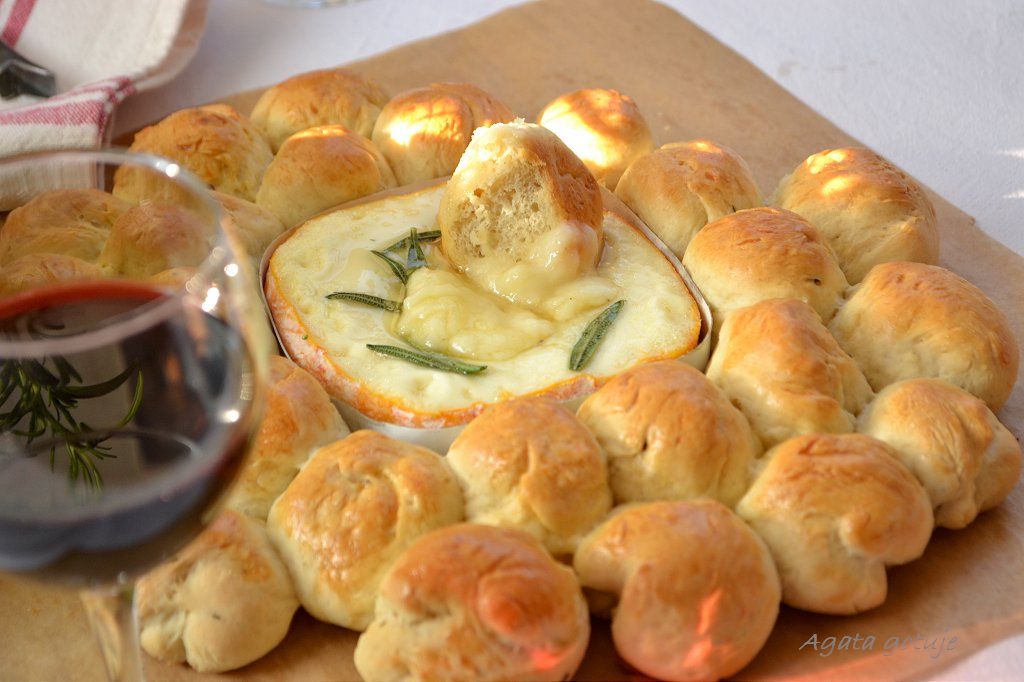 rozrozmarynowe bułeczki z serem