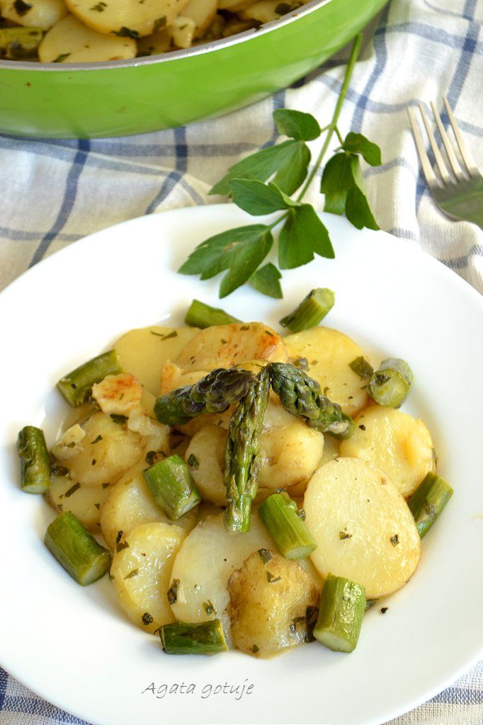 mlode ziemniaki z lubczykiem i szparagami 1-1024