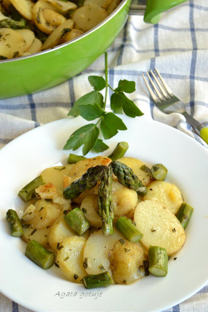 mlode ziemniaki z lubczykiem i szparagami 3-1024