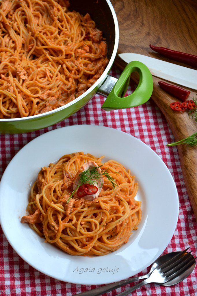 spaghetti z lososiem w pomidorowym sosie-1024