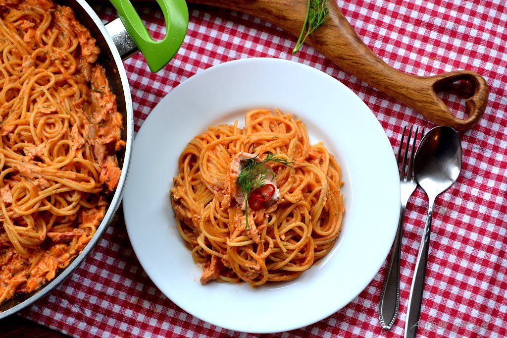 spaghetti z lososiem w pomidorowym sosie3-1024