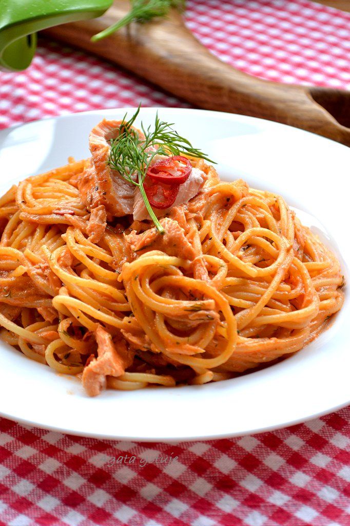 spaghetti z lososiem w pomidorowym sosie4-1024