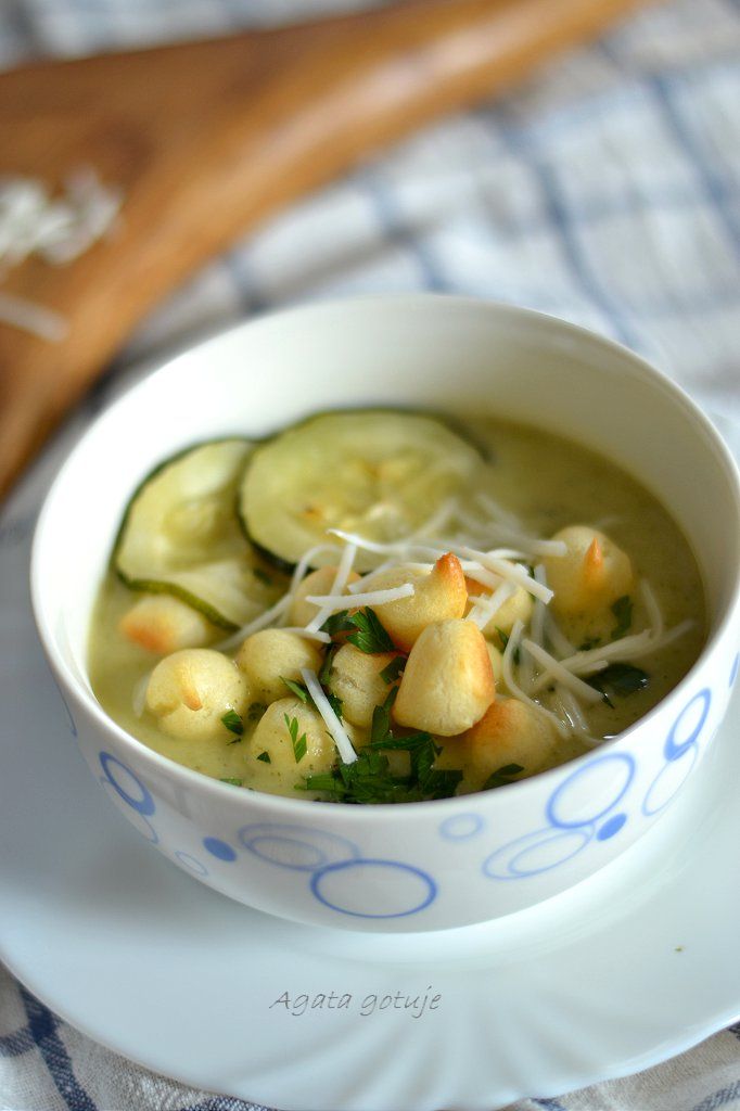 krem z cukinii z kozim serem i groszkiem ptysiowym 04-1024