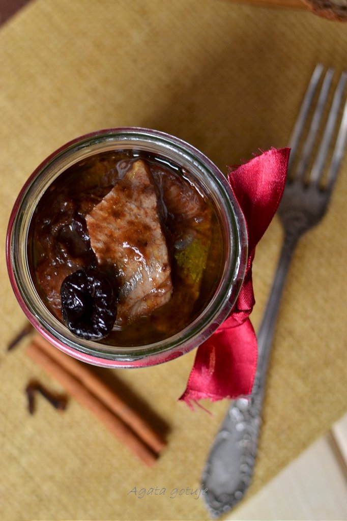 sledz w sosie winno sliwkowym 01-1024