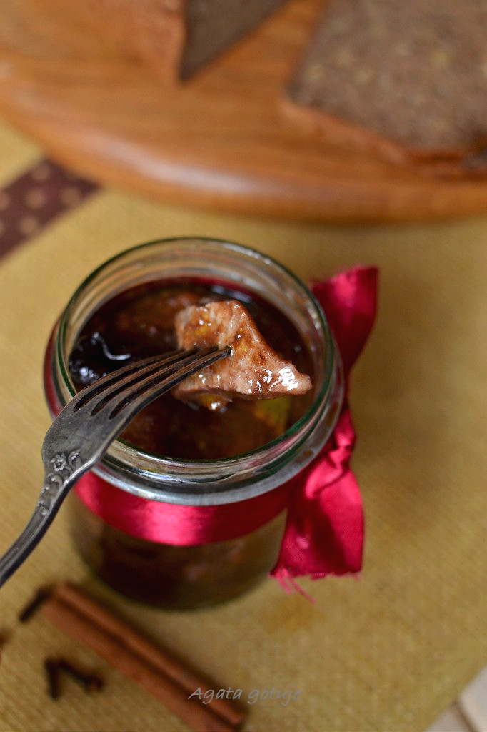 sledz w sosie winno sliwkowym 04-1024