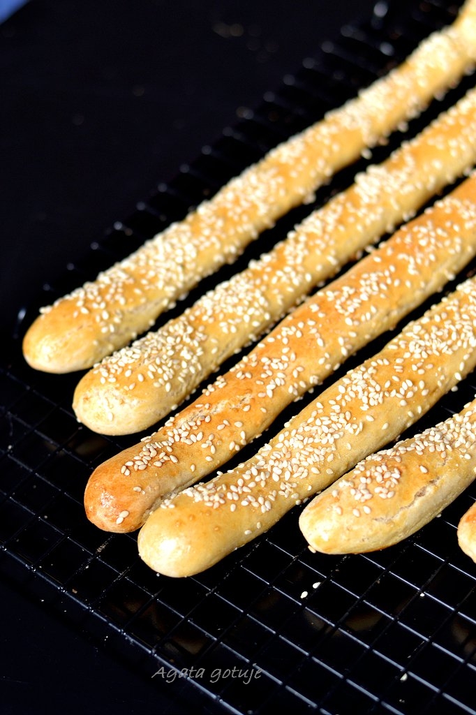 sezamowe paluchy drozdzowe 02-1024