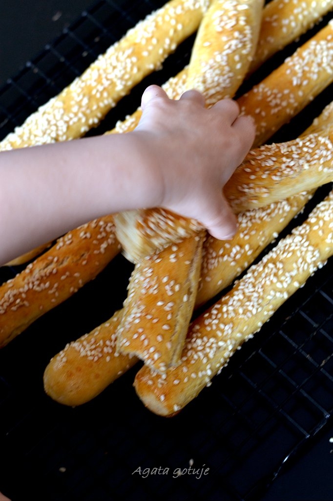 sezamowe paluchy drozdzowe 04-1024