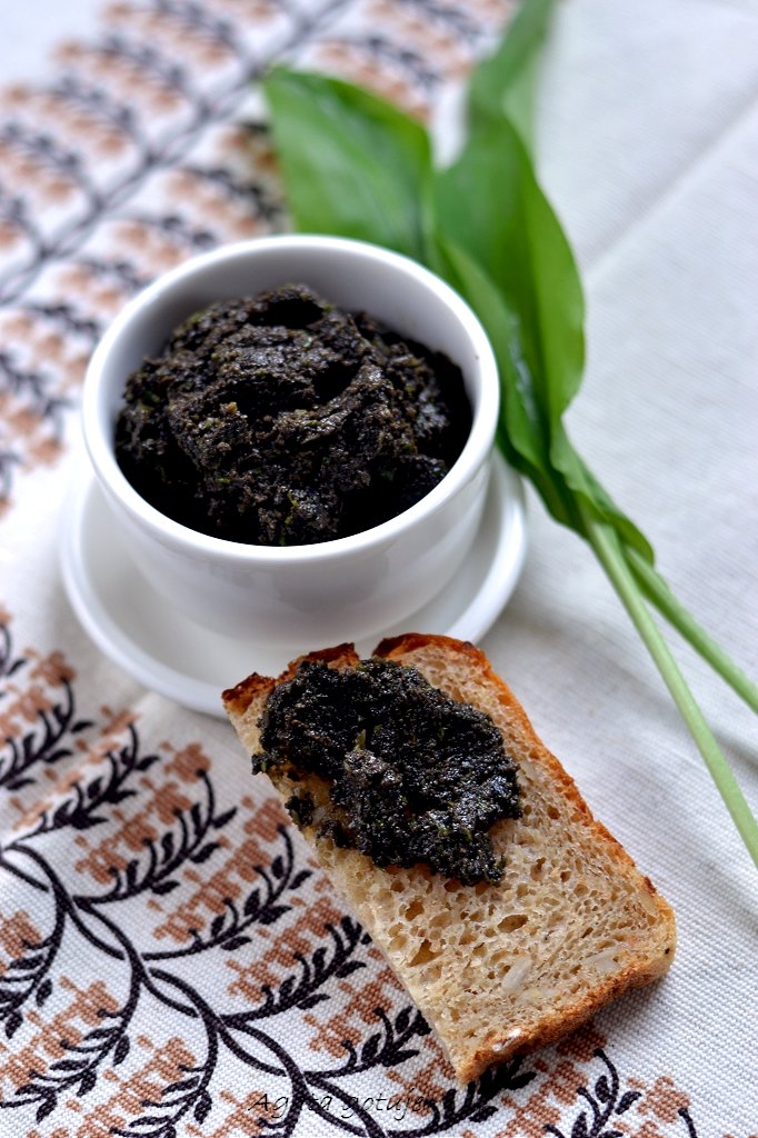 tapenada z czarnych oliwek z czosnkiem niedźwiedzim 03-1024