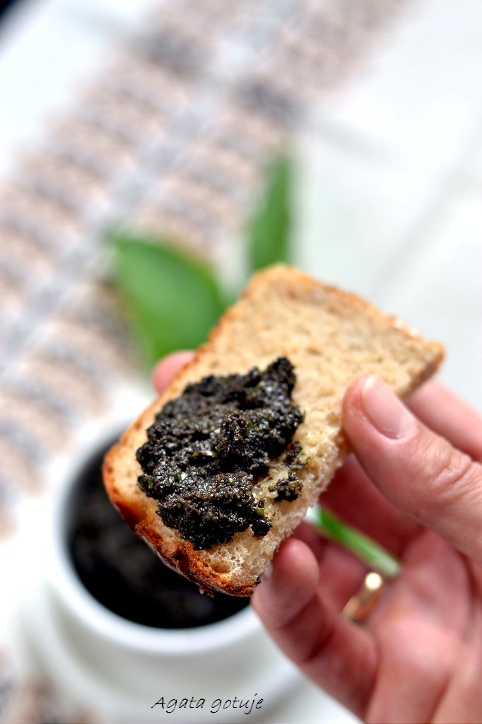 tapenada z czarnych oliwek z czosnkiem niedźwiedzim 04-1024