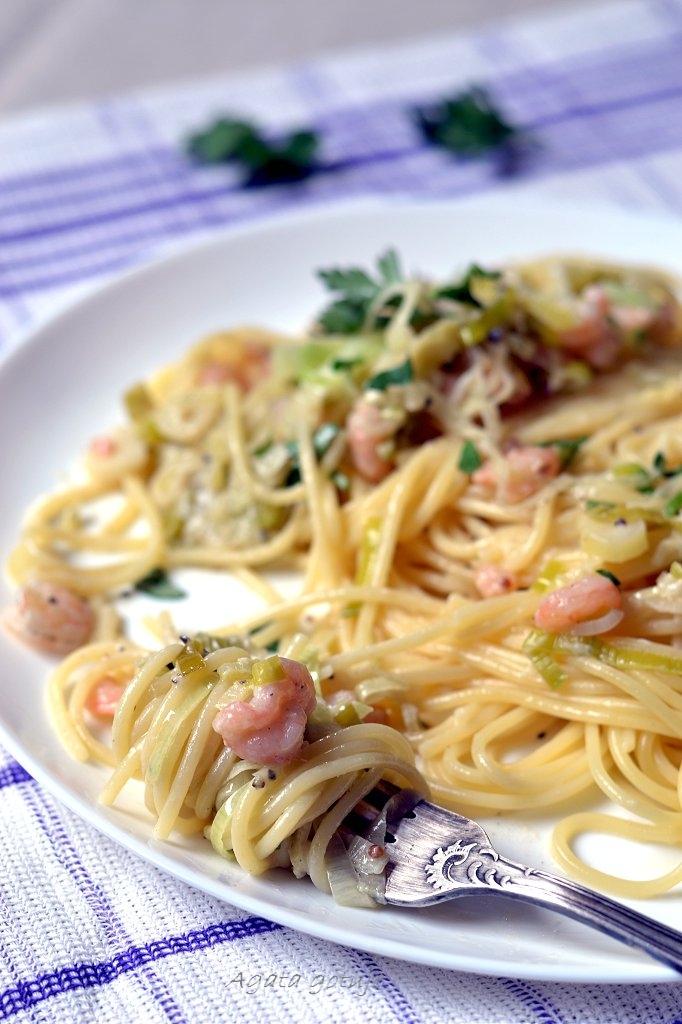 Spaghetti z krewetkami w smietanowo-winnym sosie 02-1024
