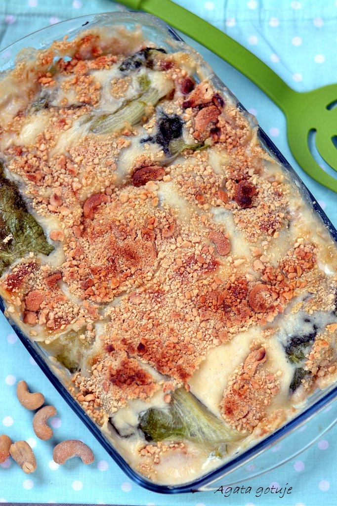 Salata lodowa z nerkowcami zapiekana pod bezamelem 02-1024