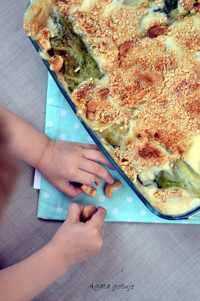 Salata lodowa z nerkowcami zapiekana pod bezamelem 03-1024