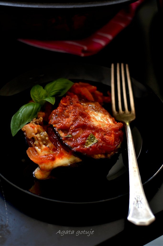 baklazany zapiekane w sosie pomidorowym z mozzarella 04-1024