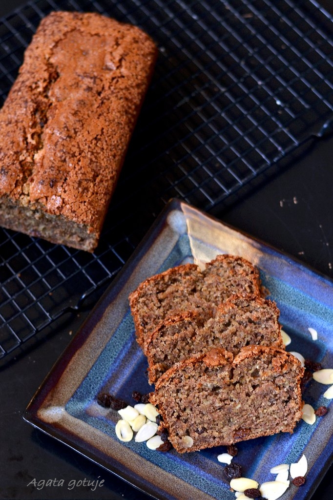 pelnoziarnisty chlebek bananowy z migdalami i rodzynkami 02-1024