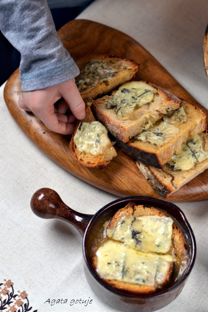 zupa cebulowa z grzankami i serem lazur 02-1024