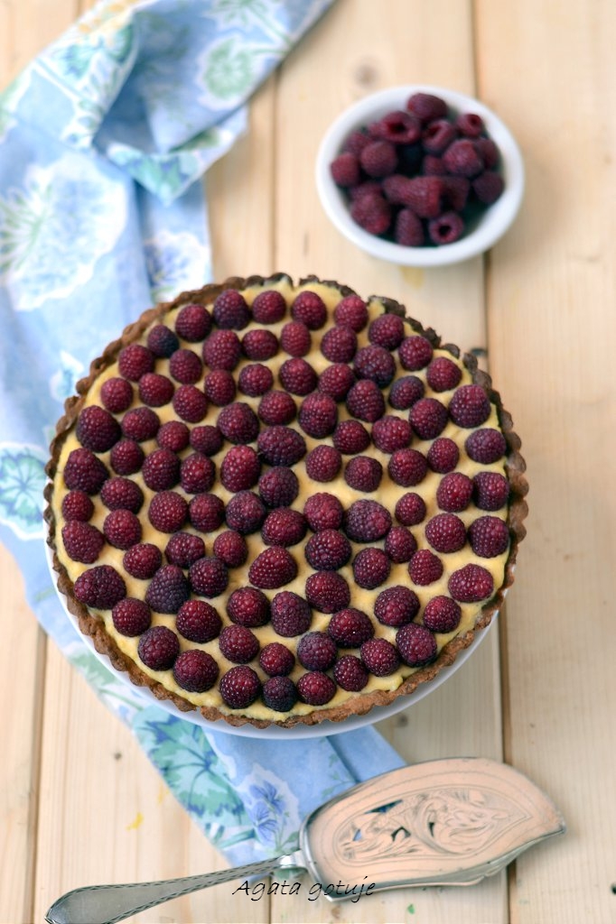 Tarta z waniliowym kremem i malinami 02-1024