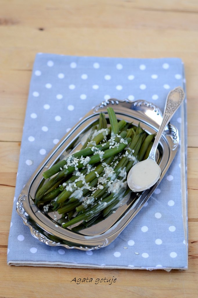 fasolka-szparagowa-z-sosem-tahini-01-1024