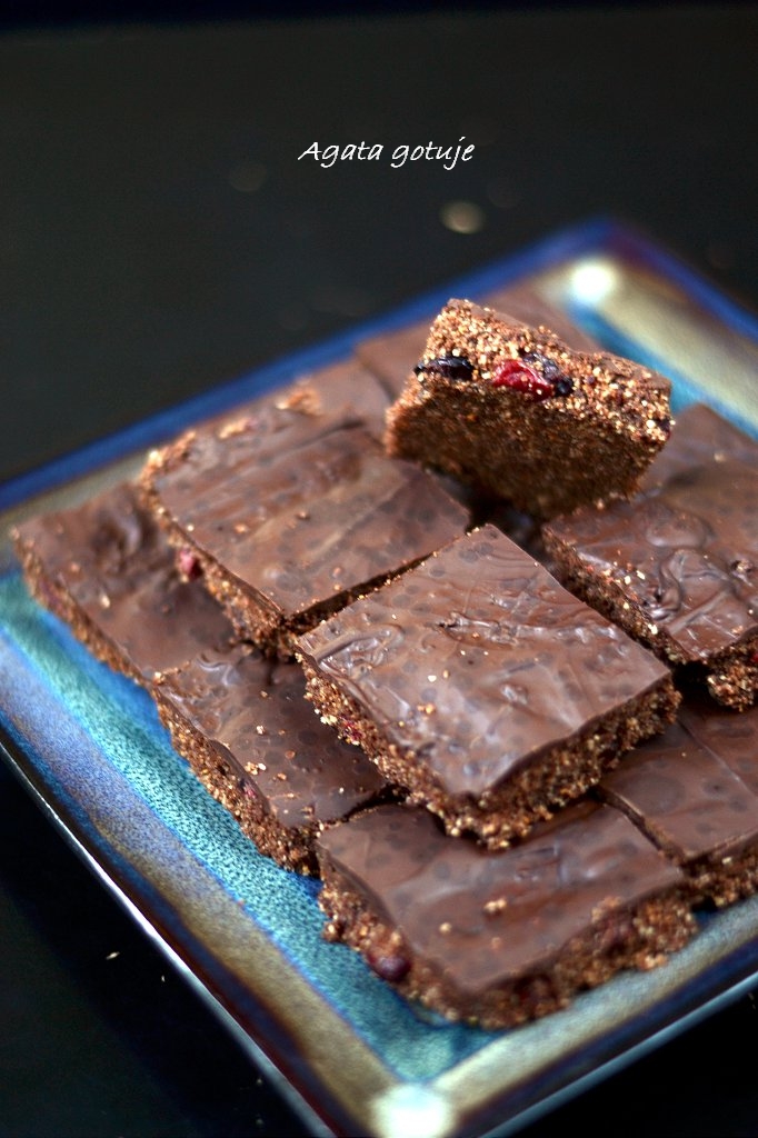 krajanka-czekoladowo-zurawinowa-bez-pieczenia-03-1024