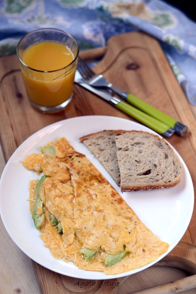 omlet-z-awokado-i-cheddarem-02-1024